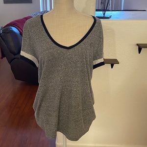 Fox v neck top🤍🏷